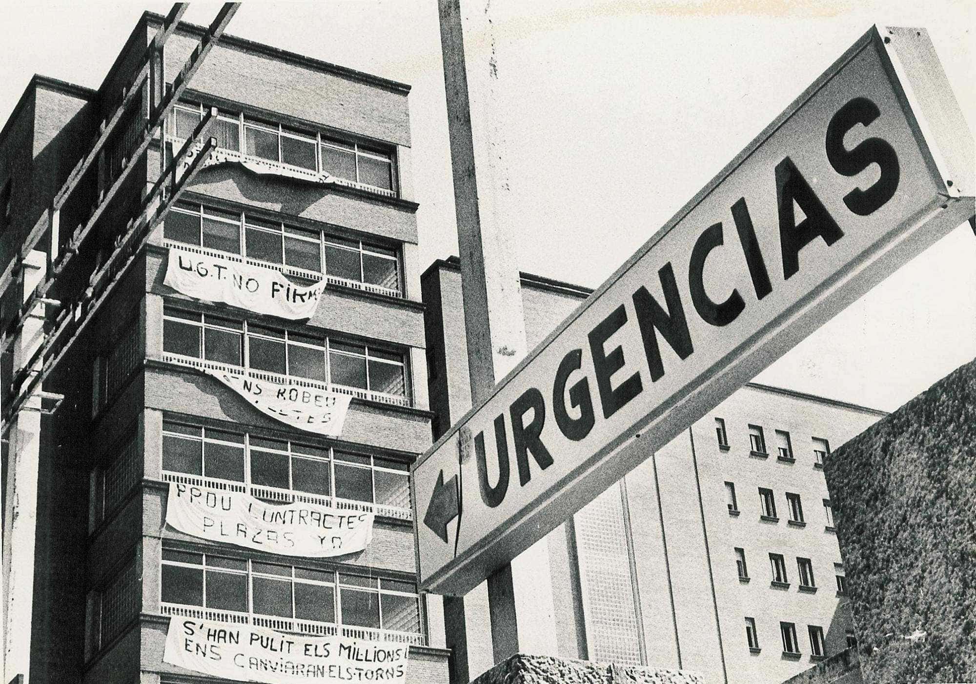 Foto antiga de les protestes a l'hospital