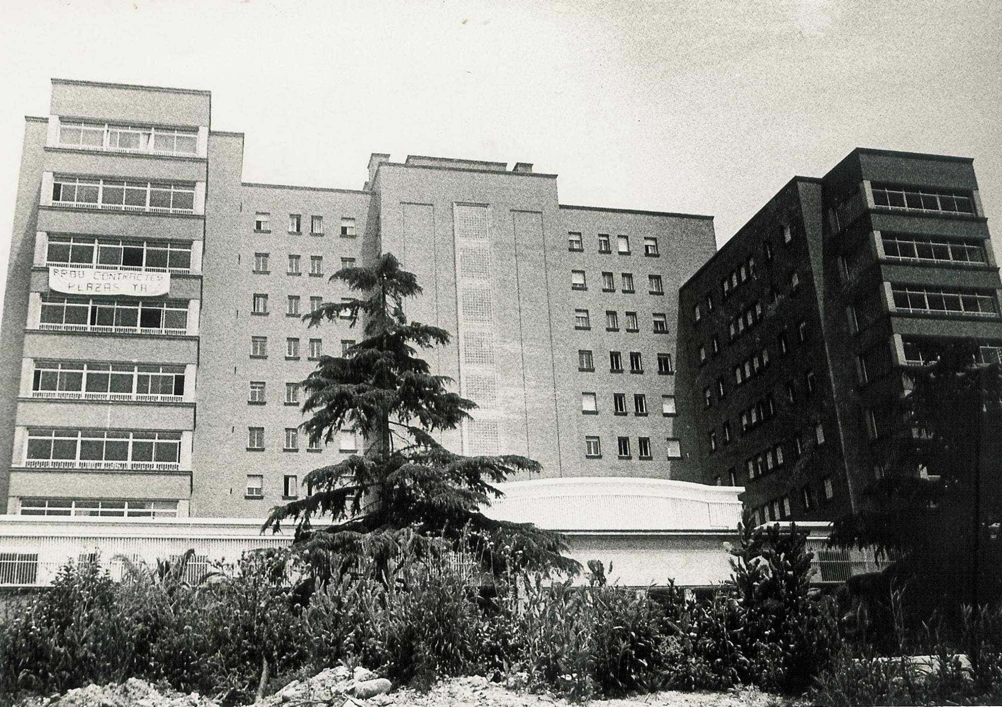 Foto antiga de les protestes a l'hospital