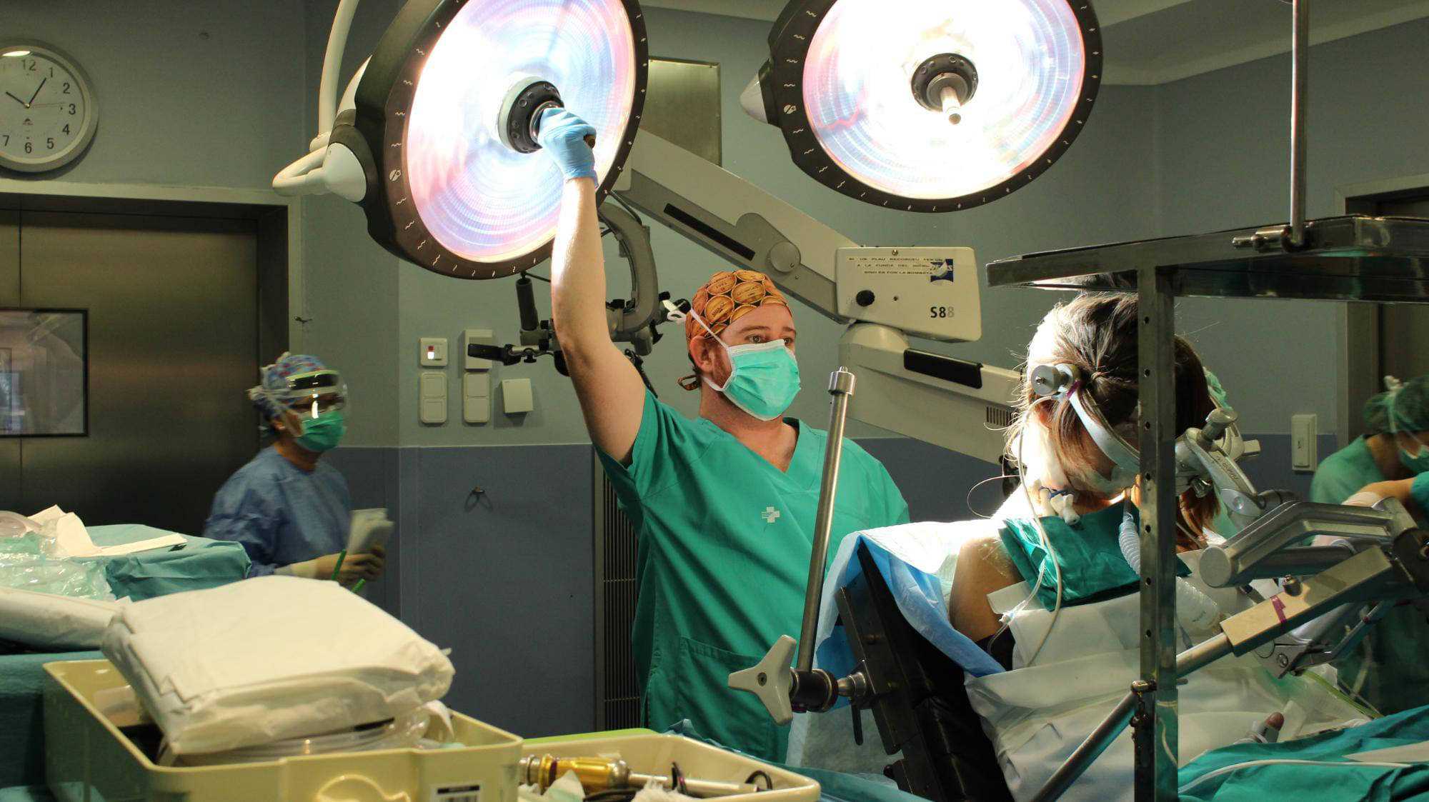 Doctor a la sala d'operacions