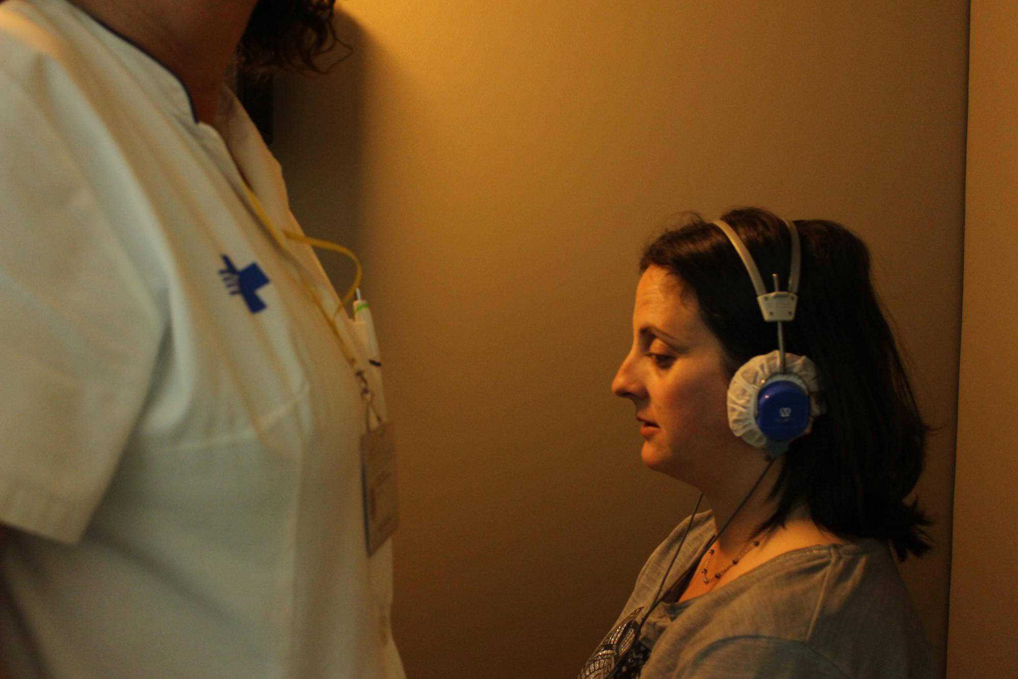 Pacient fent-se proves auditives