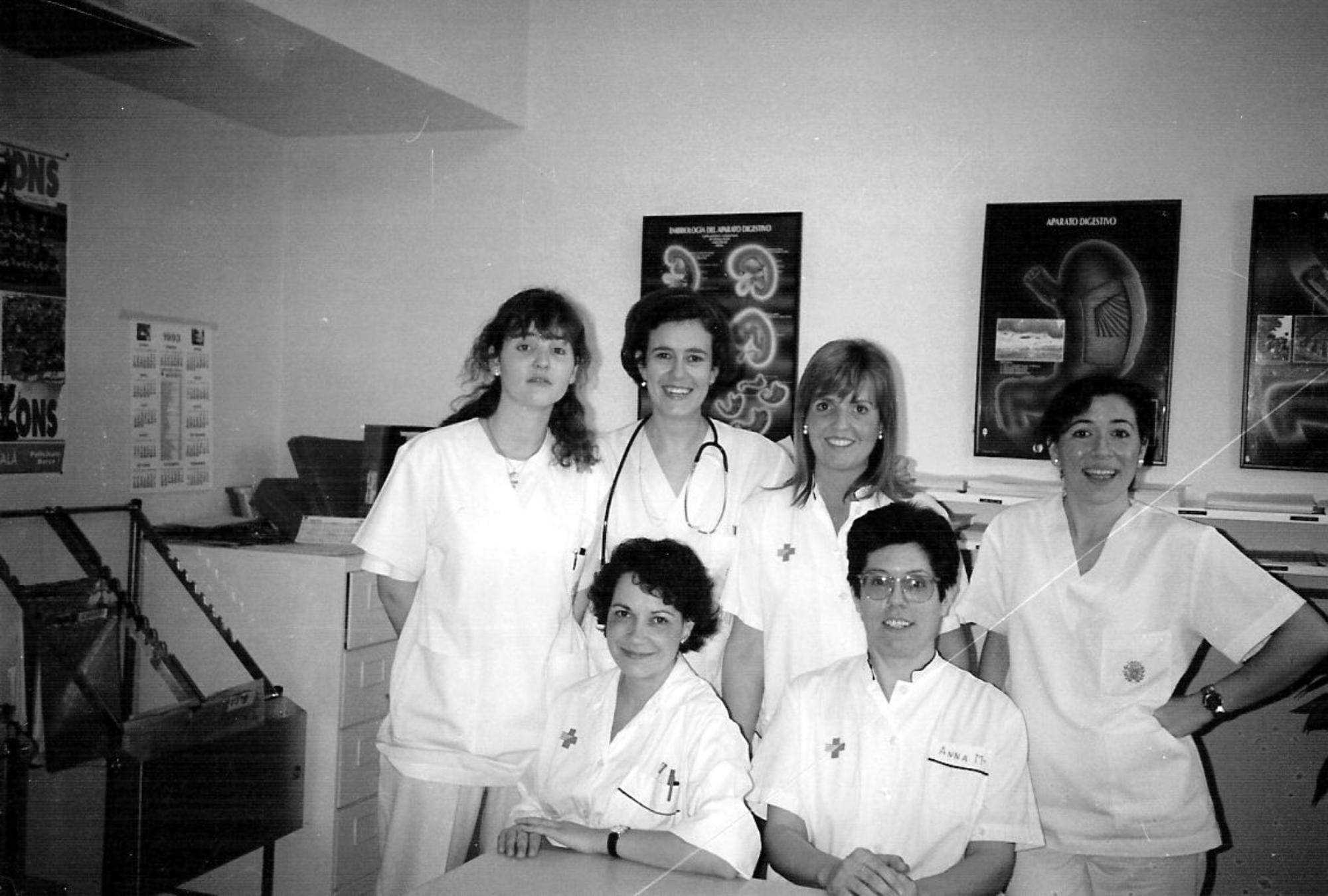 Fotografia de grup d'infermeres de pneumologia l'any 1991