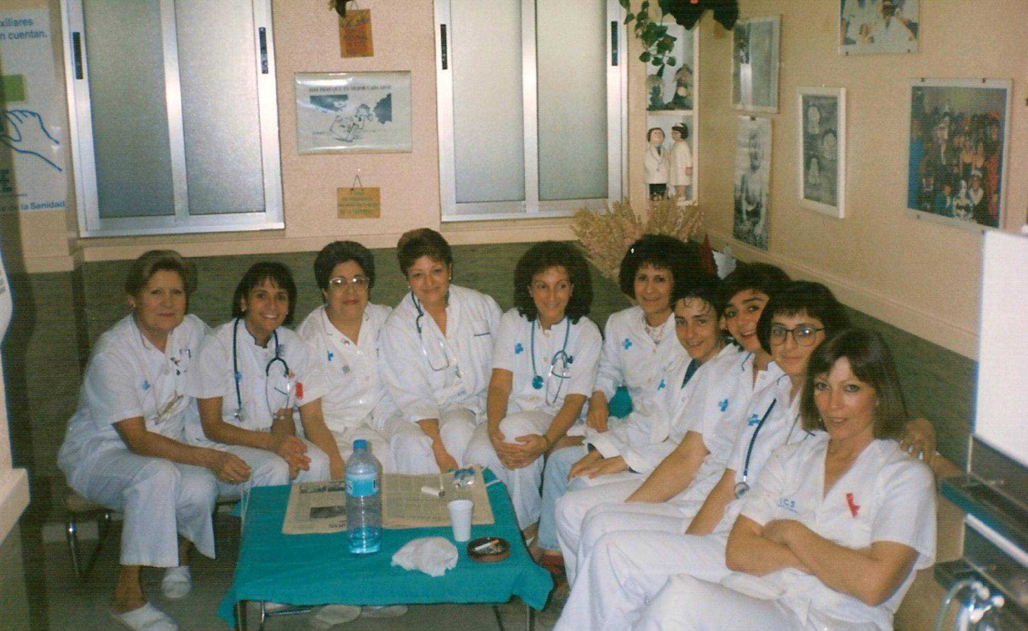 Fotografia de grup de la secció d'infermeria d'urgències l'any 1992