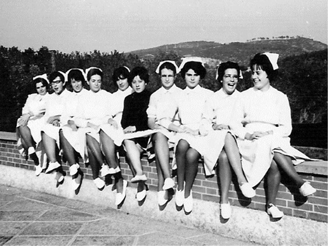 Grup d'infermeres a la terrassa de l'hospital