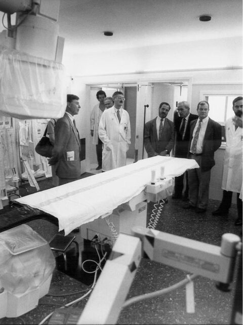 Fotografia antiga de metges a una sala de l'Hospital Trueta